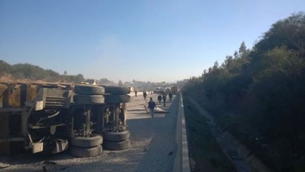 القيروان : مطاردة أمنية تسفر عن انقلاب شاحنة محملة بالخمور المهربة
